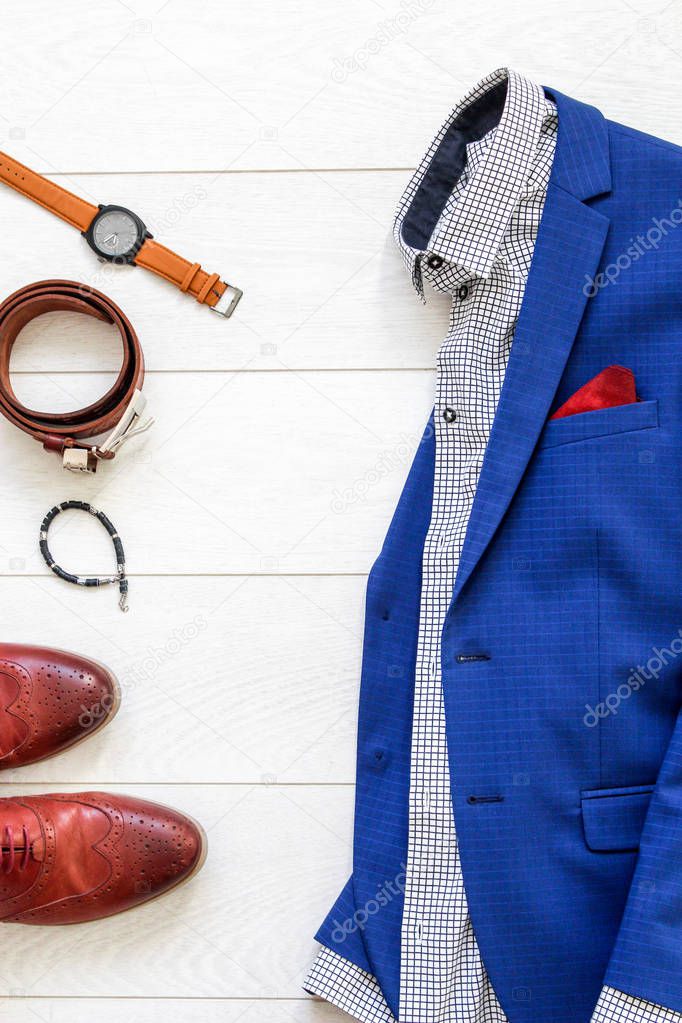 Set plano de ropa clasica para hombre como traje azul sh marron Foto de stock Alexey Erofejchev 190213440