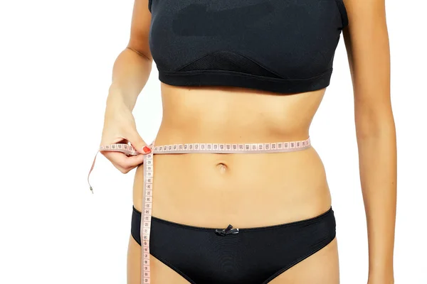 Fiatal, vonzó nő csípőjét mérése — Stock Fotó
