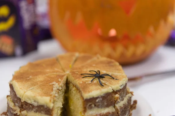 Örümcek ve kabak ile Halloween pasta