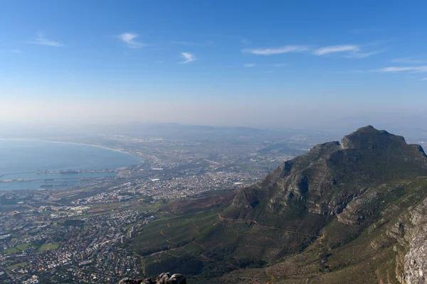 Table Mountain üstten görüntülemek