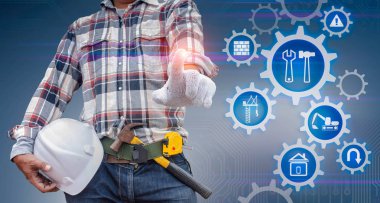 Mühendis el modern bilgisayar arayüzü ile çalışma