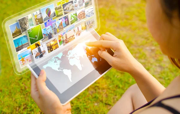 세계화 사업 개념입니다. 디지털 태블릿을 사용 하 여 하는 사업 — 스톡 사진