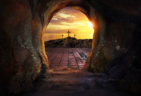 Empty tomb with three crosses — Stock Photo, Image