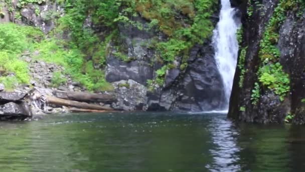 阿尔泰共和国境内的美丽 Muehtinsky 瀑布。. — 图库视频影像