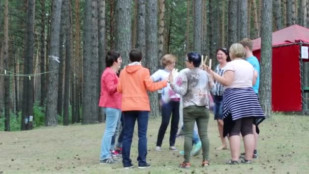 Rússia, Novosibirsk, 25 de agosto de 2016. Festa corporativa ao ar livre . — Vídeo de Stock