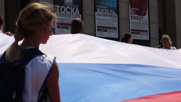 日ロシア国旗の広場でロシア, モスクワ, 2016 年 8 月 22 日デモ — ストック動画