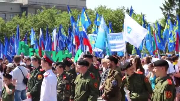 Rosja, Moskwa, 22 sierpnia 2016 demonstracji na placu na dzień flaga Rosyjska — Wideo stockowe