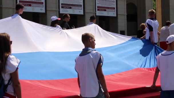 Rosja, Moskwa, 22 sierpnia 2016 demonstracji na placu na dzień flaga Rosyjska — Wideo stockowe