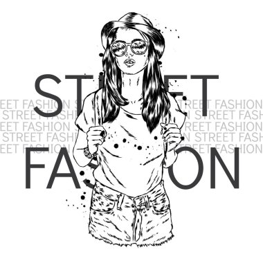 Şort ve tişört kız. Şapkalı kız. Bir kartı veya poster için vektör çizim. Kıyafetlere yazdırın. Genç kız bir yürüyüş. Moda ve stil.