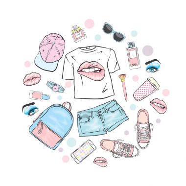 Kadın giyim kümesi. Genç stil. T-shirt ile dudakları, sırt çantası, spor ayakkabı, saat, smartphone, kap, şort ve parfüm şişeleri şeklinde yazdırın. Vektör çizim bir kartpostal veya poster için.