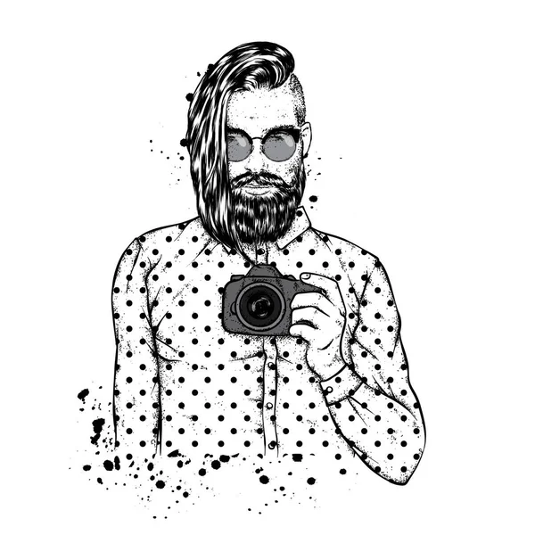 Un gars élégant avec une barbe et des cheveux à la mode. Un homme avec des lunettes et une caméra. Mode & Style. Hipster. Salon de coiffure . — Image vectorielle
