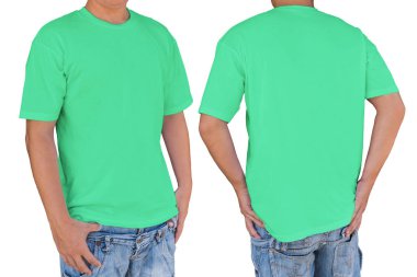 Sağa sola kırpma yoluyla, boş Shamrock yeşil t-shirt giyen adam
