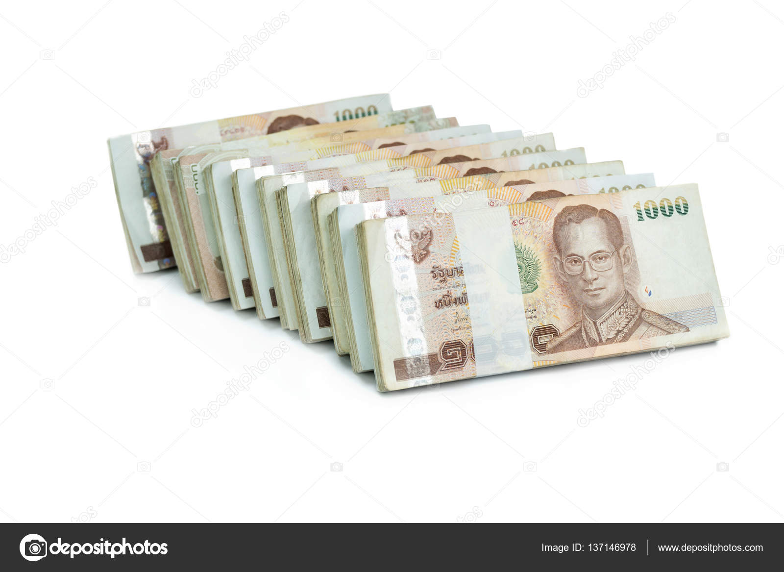 泰国纸币1000年泰铢的白色背景的业务，银行——图库图片© NatchaS #137146978