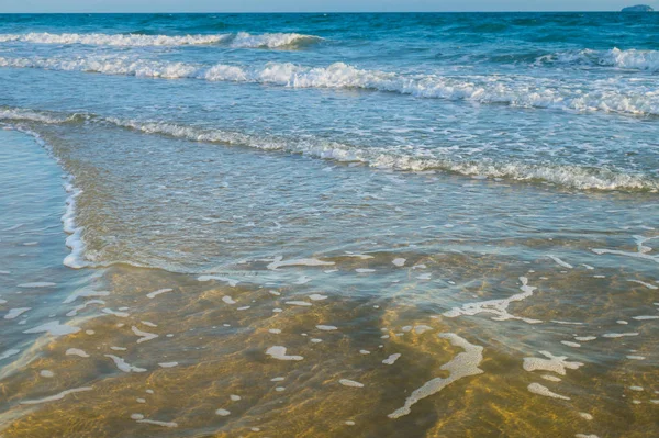 沙滩上的海浪 — 图库照片