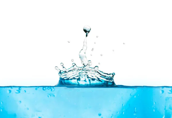 Éclaboussure d'eau isolée sur blanc avec chemin de coupe — Photo