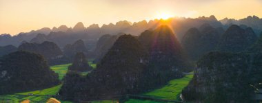 Wanfengli 'deki Günbatımının panoramik manzarası