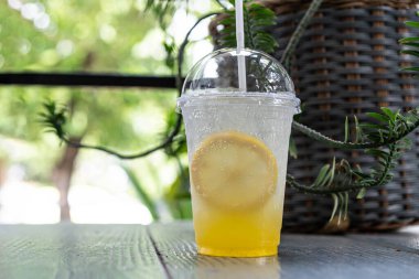 Yuzu portakal ile buzlu limonata soda
