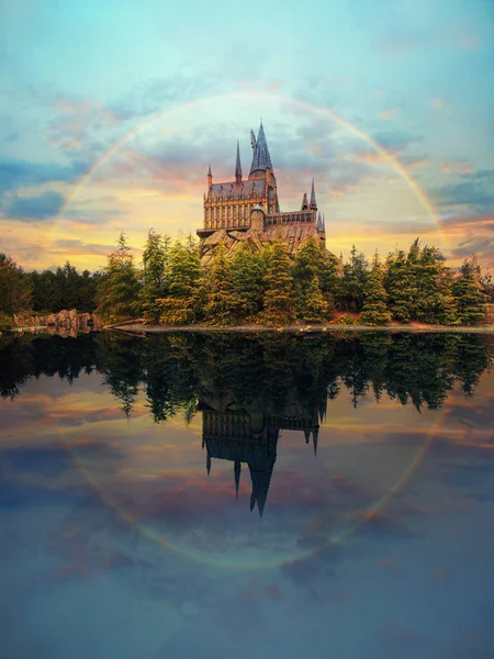 Hogwarts şatosu Universal Stüdyosu Japonya 'da etkileyici gökyüzü ve gökkuşağı