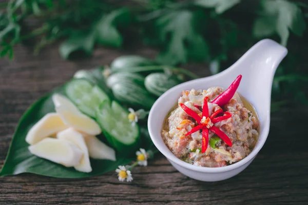 Krabi Jikry Kokosovém Chilli Namočit Zeleninou Pozadí Dřeva — Stock fotografie