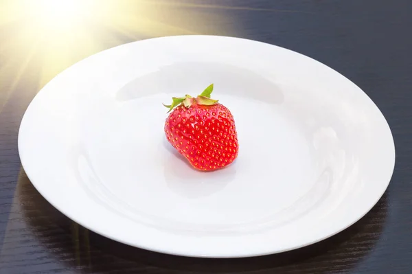 신선하게 유기농 딸기가 접히고 — 스톡 사진