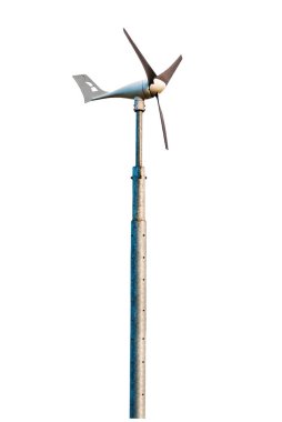 Rüzgar türbini beyaz arkaplanda izole edildi, yakın plan