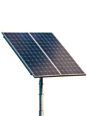 Beyaz arkaplanda izole edilmiş güneş paneli, yakın plan