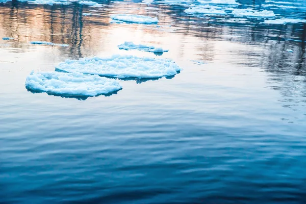 Eisschollen Einem Fluss Während Einer Eisdrift Frühling Aus Nächster Nähe — Stockfoto