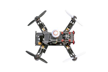 Dron, kuad helikopteri beyaz arka planda izole edildi. Uzaktan kumandalı dron, dijital kameralı kuadro helikopter. - Yakın çekim. Hava fotoğrafı ve video için yeni araç.