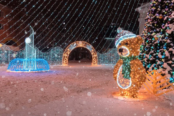 Luci Natale Sotto Forma Orso Strada Vigilia Natale Luci Natalizie — Foto Stock