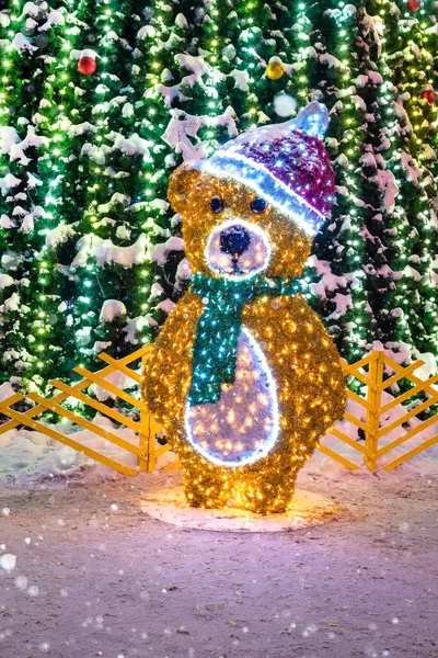 Luces Navidad Forma Oso Calle Nochebuena Luces Vacaciones Árbol Navidad —  Fotos de Stock