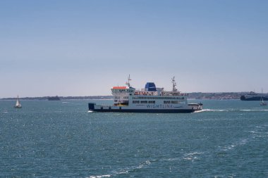 Eski Wightlink St Cecilia feribotu Fishbourne ve Portsmouth arasında seyahat ediyor.