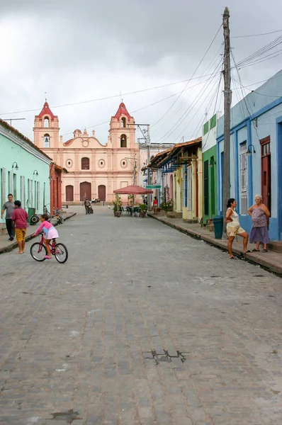 Typische straatscene in Plaza del Carmen, Camaguey — Stockfoto