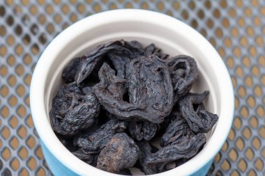 Garcinia cambogia veya Goraka, yemek pişirmede kullanılan kurumuş bir meyvedir.