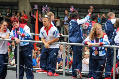 2012 Olimpiyat ve Engelliler Olimpiyatları 'nda 2012 Olimpiyatları' nın galibiyet töreni