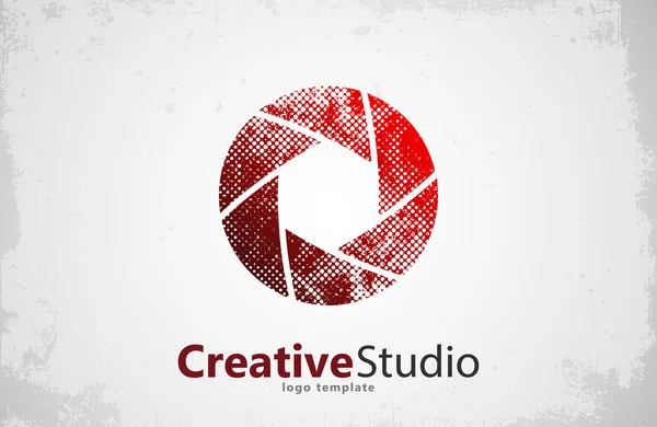Σχεδιασμός λογότυπου δημιουργικό studio. Λογότυπο φωτογραφικών μηχανών. Δημιουργική λογότυπο. Κλείστρου λογότυπο — Διανυσματικό Αρχείο