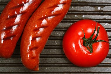 domates ızgara sosis