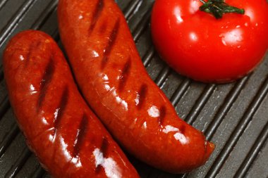 domates ızgara sosis