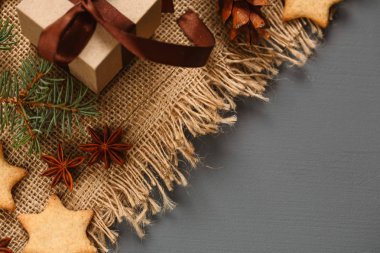 Noel gingerbread çerezleri ve Noel hediyeleri