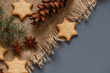 Noel gingerbread çerezleri ve Noel hediyeleri