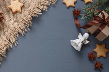 Noel gingerbread çerezleri ve Noel hediyeleri