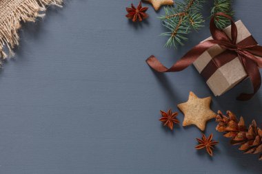 Noel gingerbread çerezleri ve Noel hediyeleri