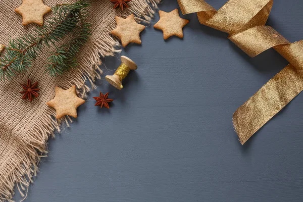 Noel gingerbread çerezleri ve Noel hediyeleri