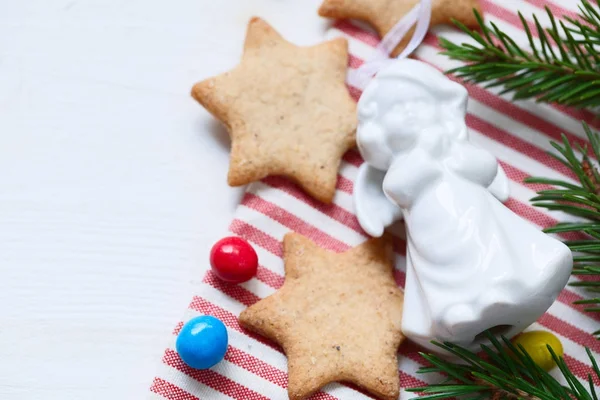 圣诞节或新年姜饼饼干与彩色糖果 — 图库照片