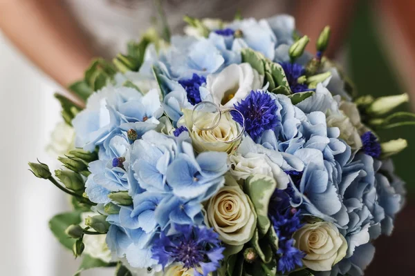 Modrá kytice nevěsty — Stock fotografie