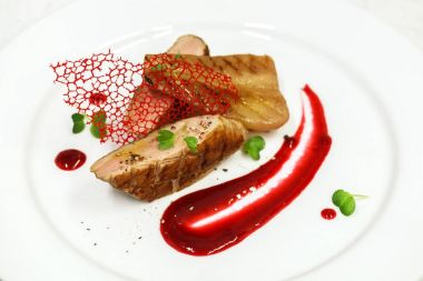 Kızarmış ördek fileto