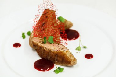 Kızarmış ördek fileto