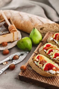 İncir ve ballı tost