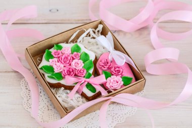 mutlu bir kadınlar günü için pembe kek