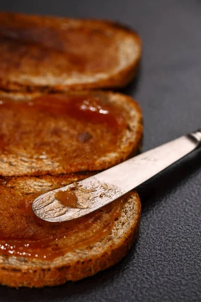 Toasts mit Apfelmarmelade — Stockfoto