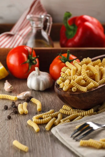 Pasta cruda italiana fusilli — Foto Stock